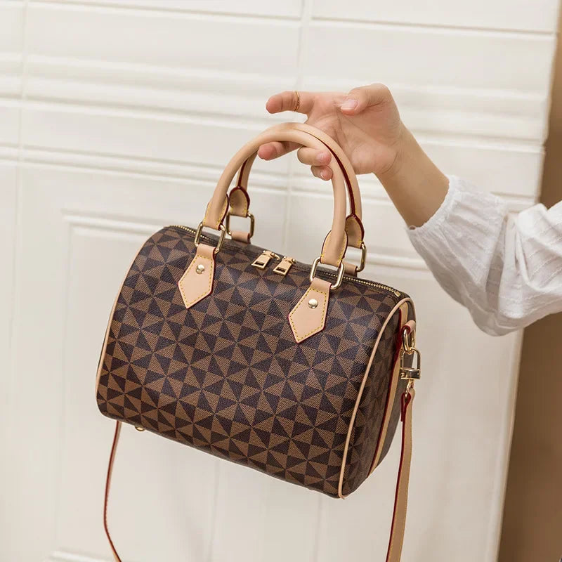 Boston Classic Vintage 2022 New Large Capacity Soft Handbag Women's Shoulder Bag Trendy European And American Style Pillow Bag