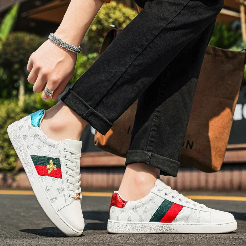 2025 High Quality Comfy Leather Skateboard Shoes Man Classic White Embroidered Bee Shoes Men Trainers Luxury Brand Sneakers Men