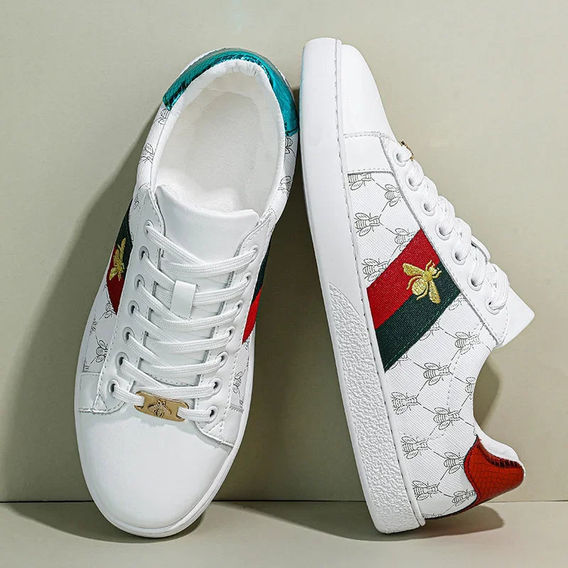 2025 High Quality Comfy Leather Skateboard Shoes Man Classic White Embroidered Bee Shoes Men Trainers Luxury Brand Sneakers Men