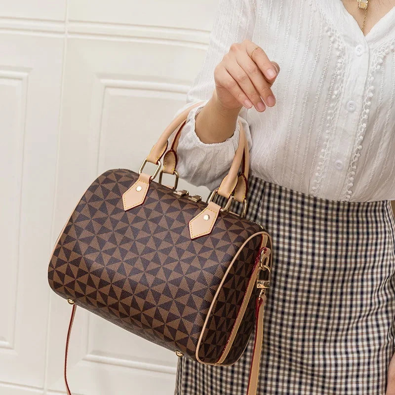 Boston Classic Vintage 2022 New Large Capacity Soft Handbag Women's Shoulder Bag Trendy European And American Style Pillow Bag