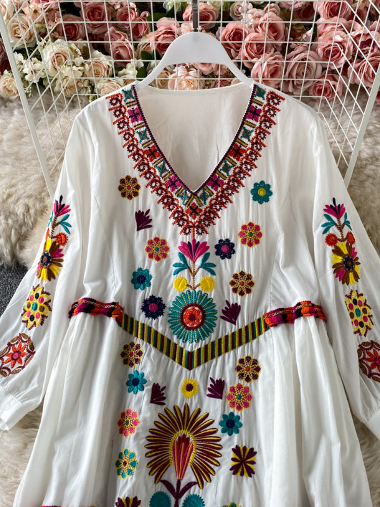 Vintage Chic Women Floral Embroidery Beach Bohemian Mini Dress Ladies Short Sleeve V-neck Cotton and Linen Boho Dresses Vestido