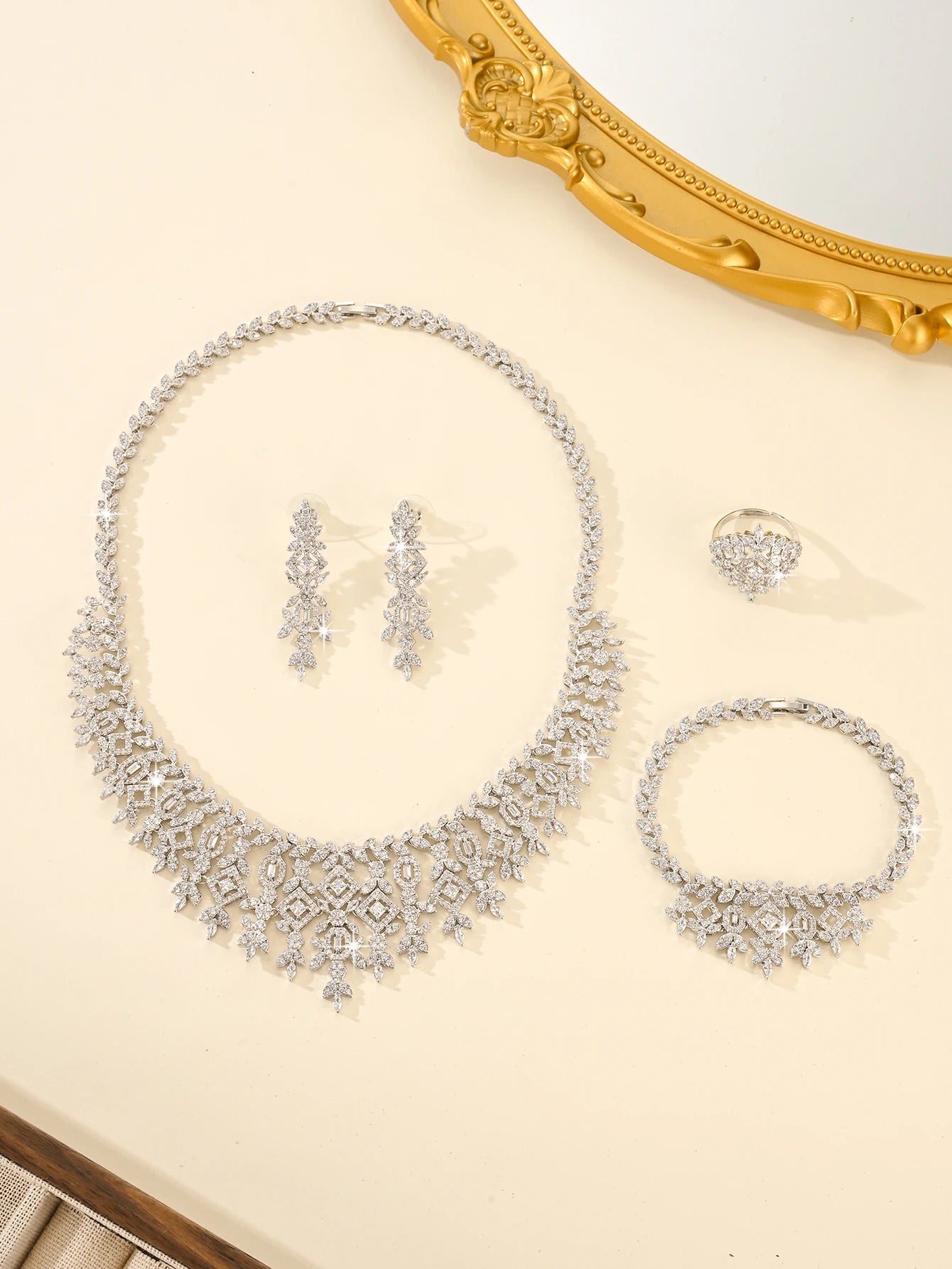 Luxury Platinum Plated 4-piece Fashion Jewelry Set for Womens