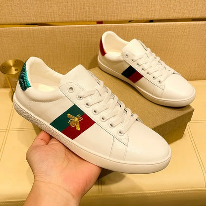 2025 High Quality Comfy Leather Skateboard Shoes Man Classic White Embroidered Bee Shoes Men Trainers Luxury Brand Sneakers Men