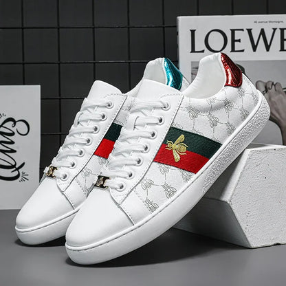 2025 High Quality Comfy Leather Skateboard Shoes Man Classic White Embroidered Bee Shoes Men Trainers Luxury Brand Sneakers Men