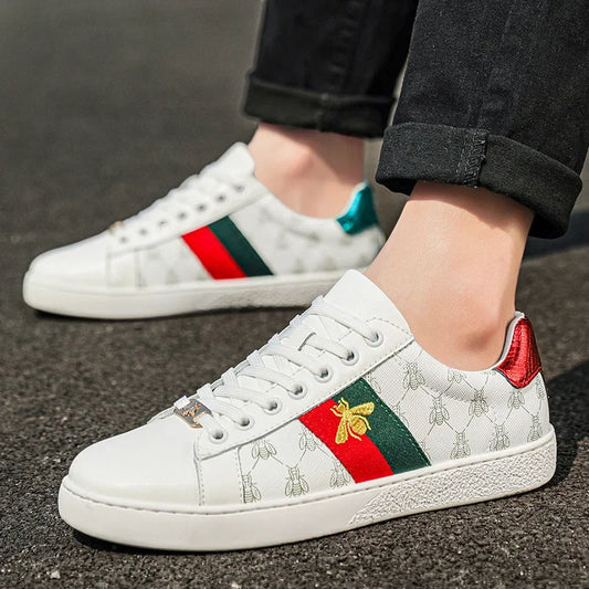 2025 High Quality Comfy Leather Skateboard Shoes Man Classic White Embroidered Bee Shoes Men Trainers Luxury Brand Sneakers Men