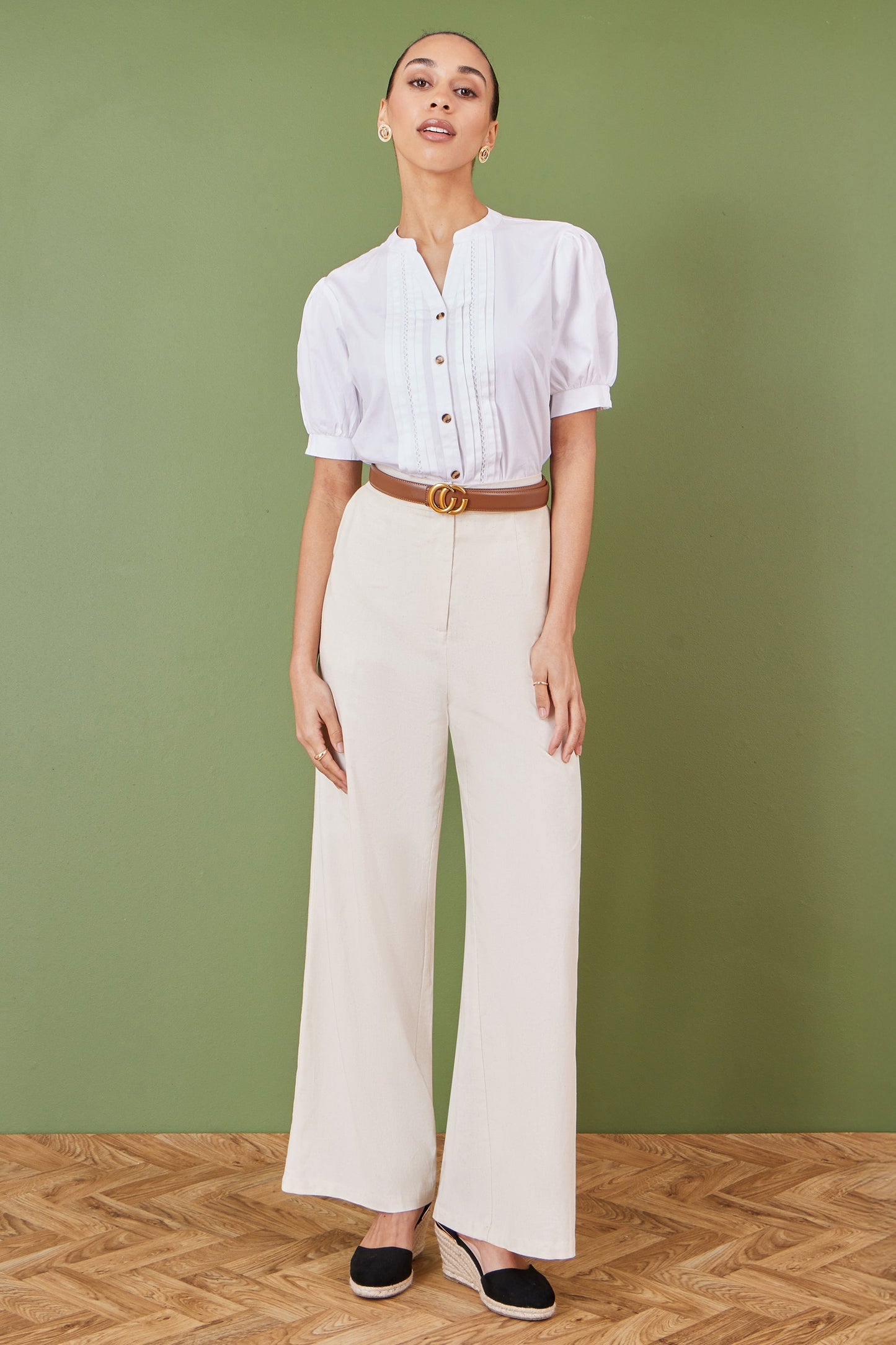 Yumi White Cotton Pleated short Sleeve Shirt