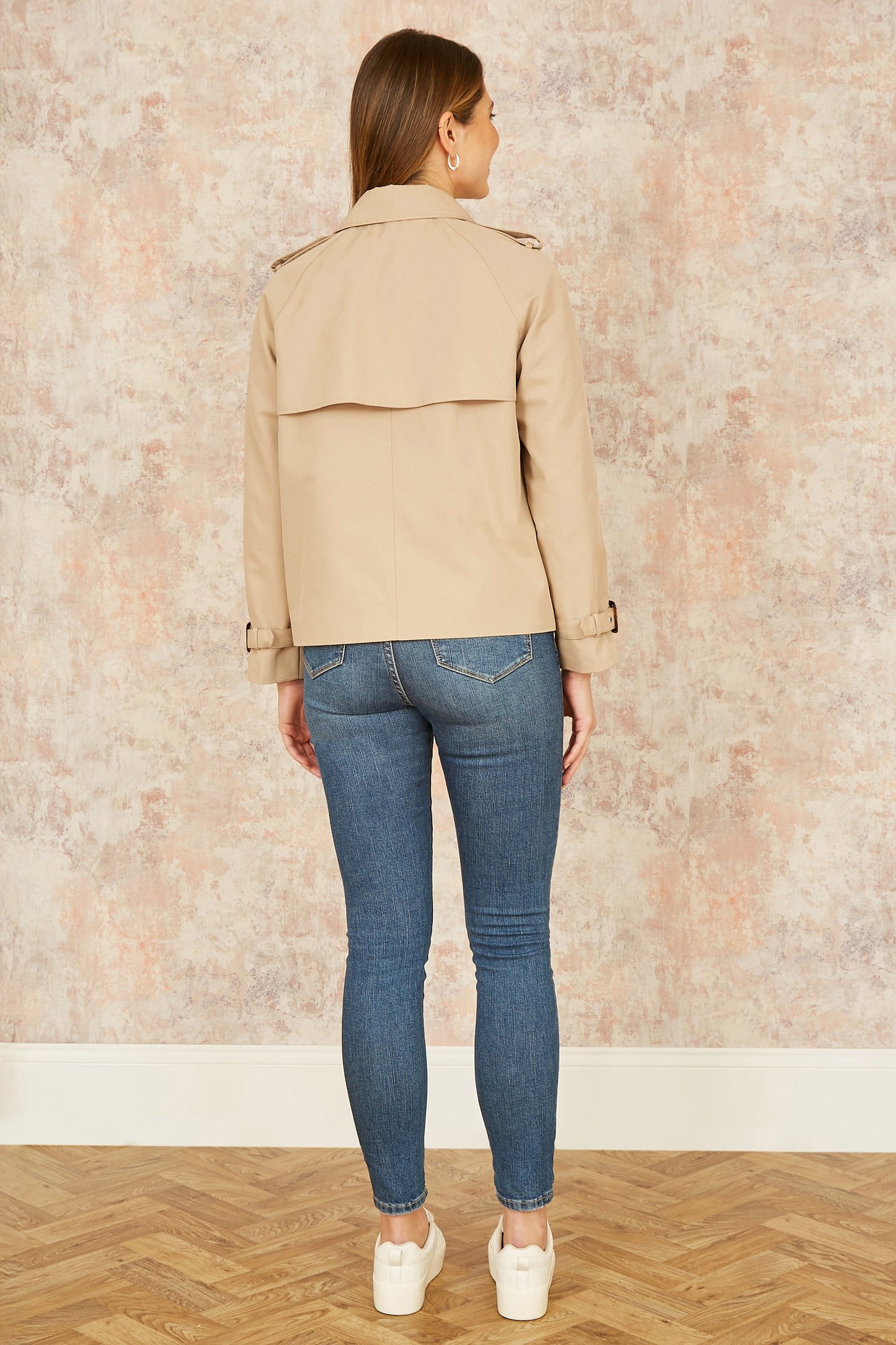 Yumi Beige Cropped Trench Jacket With Pockets and Check Lining