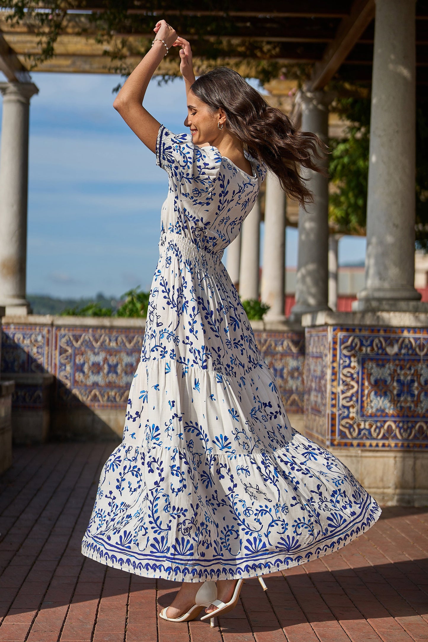 Yumi White Border Print Maxi Dress