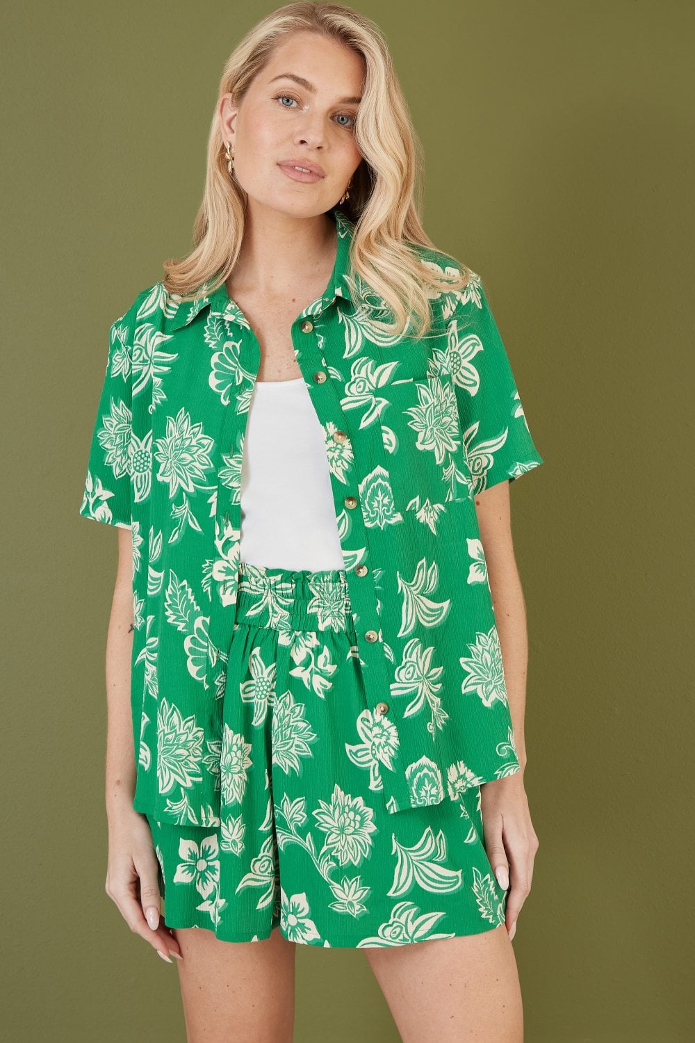 Mela Green Floral Print Ruched Waist Relaxed Fit Shorts